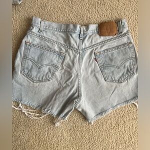 (1) Blue Wash Levi’s Jean shorts